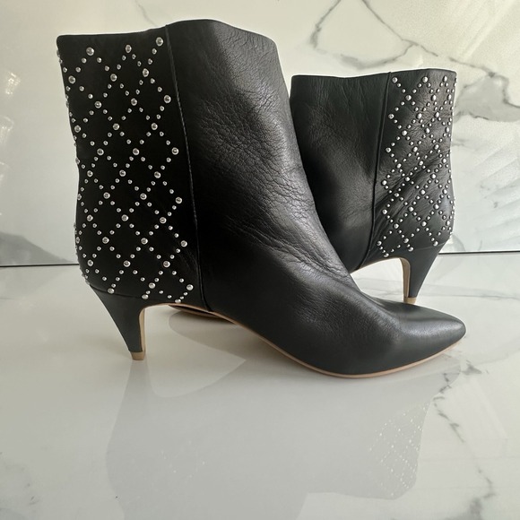 Dolce Vita Dot Studded Kitten Heel Booties Black Leather Women's Sz 7 - Picture 1 of 8